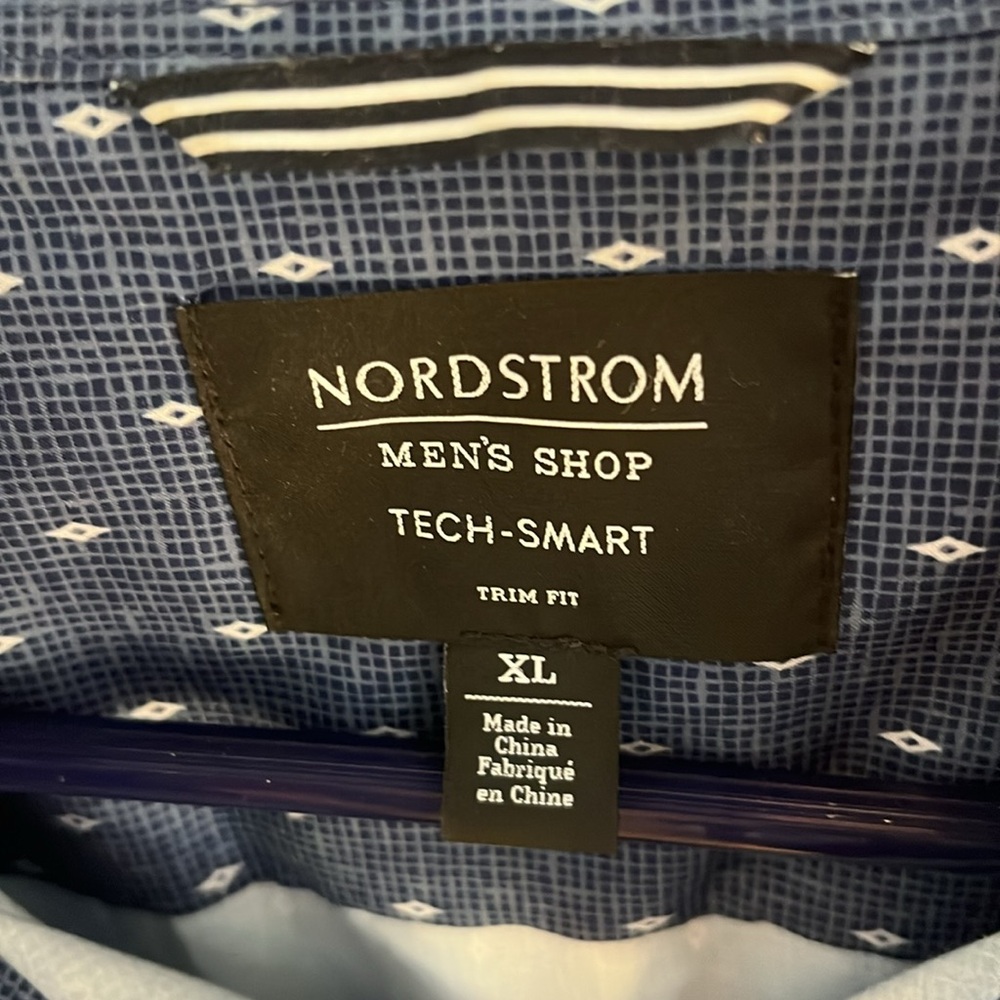 Nordstroms Tech Smart - Picture 2 of 3